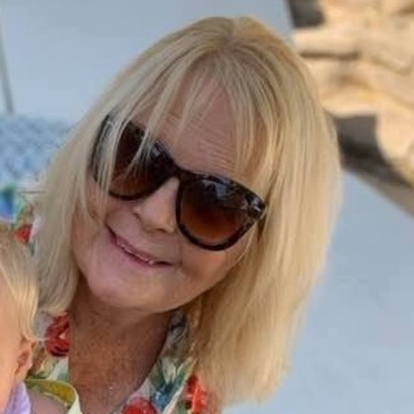 Meet your Posher, Sandy - Picture 1 of 1